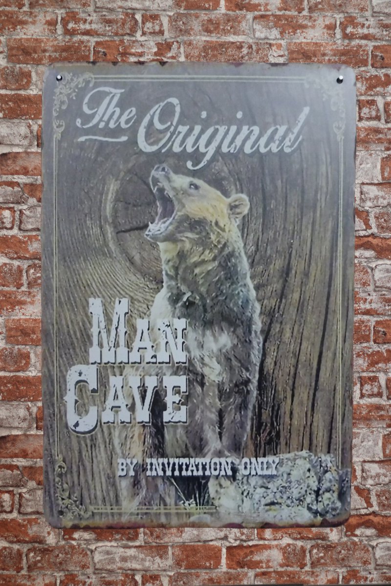 Cave & Garden Wandbord - The Original - Metalen wandbord - Mancave - Mancave decoratie - Retro - Metalen borden - Metal sign - Bar decoratie - Tekst bord - Wandborden – Bar - Wand Decoratie - Metalen bord - UV b bruin