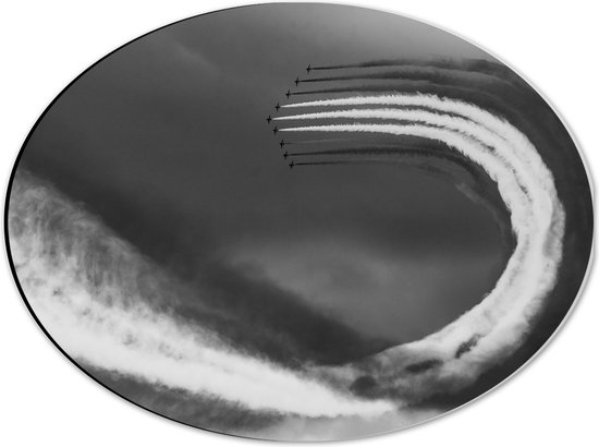 WallClassics - Dibond Ovaal - Grote Vliegshow in Zwart Wit - 40x30 cm Foto op Ovaal (Met Ophangsysteem)