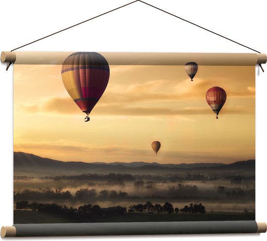 WallClassics - Textielposter - Luchtballonen Zwevend boven Open Veld - 60x40 cm Foto op Textiel