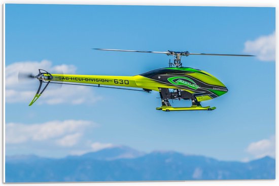 WallClassics - PVC Schuimplaat- Geel Groene Helikopter bij Wolken - 60x40 cm Foto op PVC Schuimplaat