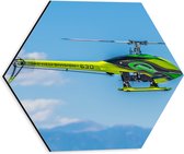 WallClassics - Dibond Hexagon - Geel Groene Helikopter bij Wolken - 30x26.1 cm Foto op Hexagon (Met Ophangsysteem)