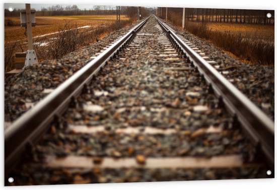 WallClassics - Tuinposter – Close up van het Spoor - 120x80 cm Foto op Tuinposter  (wanddecoratie voor buiten en binnen)