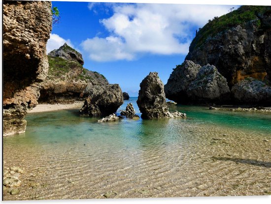 WallClassics - Dibond - Rotsen in de Zee - 80x60 cm Foto op Aluminium (Met Ophangsysteem)