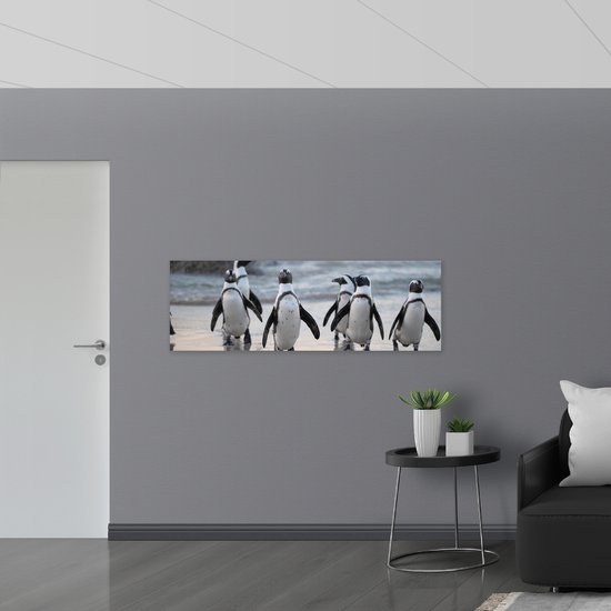 WallClassics - Drapeau - Pingouins se dandinant sur la plage - 150x50 cm Photo sur Drapeau Polyester
