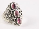 Langwerpige bewerkte zilveren ring met roze toermalijn - 17.5