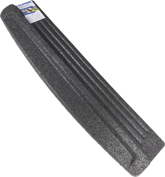 Opgerolde zwarte ALDORR laddermat met label, geribbelde textuur.