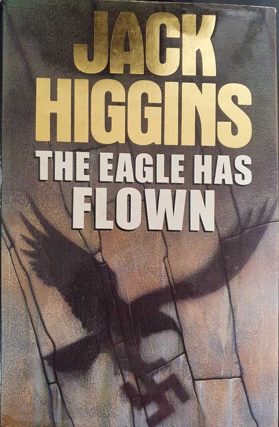 Boek "The Eagle Has Flown" van Jack Higgins, met een schaduw van een vliegende arend.
