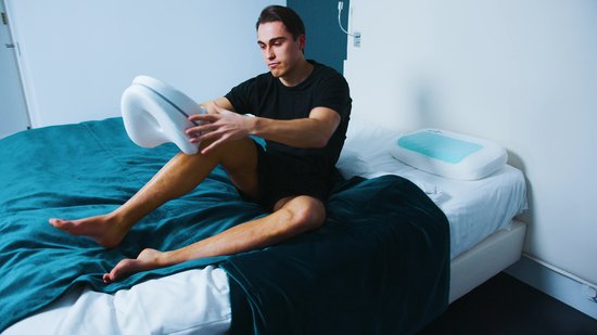 Les avantages à dormir avec un oreiller entre les genoux