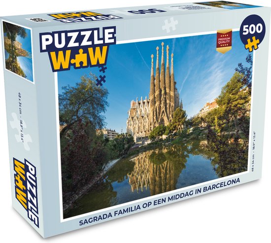 Boîte de puzzle de 500 pièces représentant la Sagrada Familia à Barcelone un après-midi. La cathédrale se reflète dans l'eau.