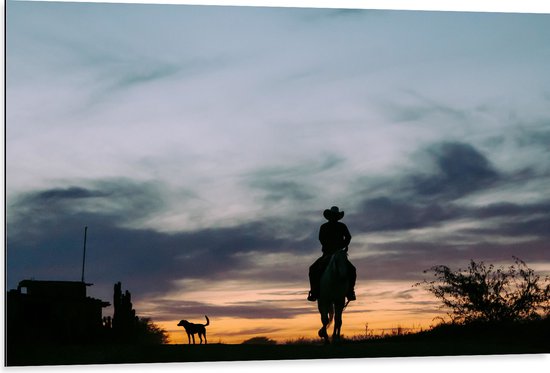 WallClassics - Dibond - Silhouette van een Cowboy bij Zonsondergang - 105x70 cm Foto op Aluminium (Wanddecoratie van metaal)