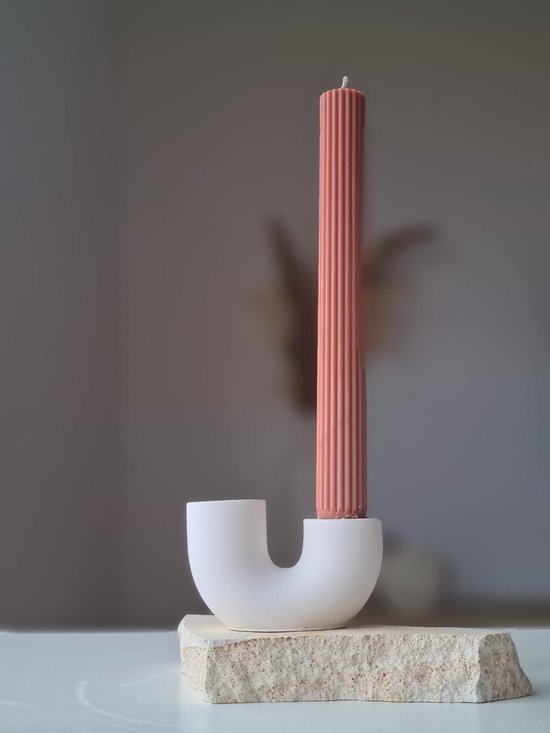 Kandelaar U vorm asymmetrisch kaars houder voor twee kaarsen - hoogte 5.5 cm - 100% jesmonite