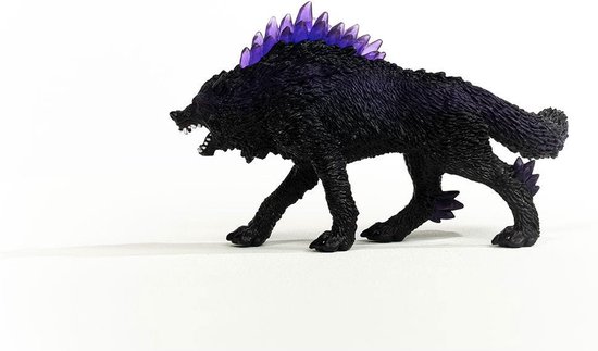 Zwarte wolf met paarse kristallen op rug en staart, rode ogen en open bek.