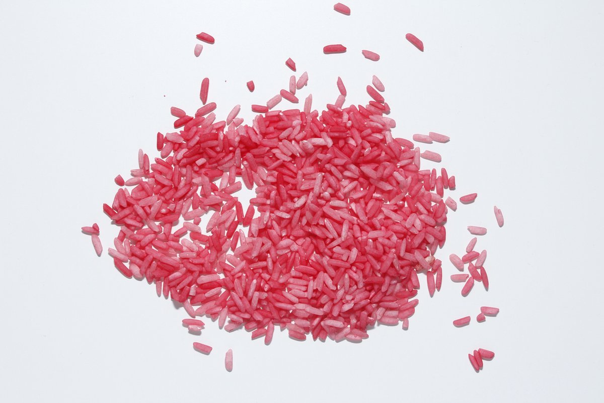 Gekleurde rijst | Roze | 500gram | Sensorisch speelmateriaal