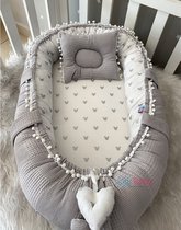 Jaju Baby - Babynestje en Hoofdkussen - Organische Katoen - Antibacterieel Babynestje - Anti-Allergisch Babynestje - Grijs en Muis Patroon - 74 x 40 cm