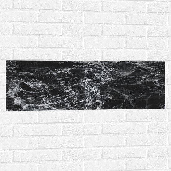 WallClassics - Muursticker - Golvende Zee Zwart/Wit - 90x30 cm Foto op Muursticker