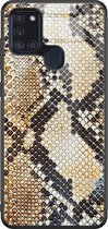 Casimoda® hoesje - Geschikt voor Samsung Galaxy A21s - Snake / Slangenprint bruin - Luxe Hard Case Zwart - Backcover telefoonhoesje - Goudkleurig