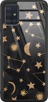 Casimoda® hoesje - Geschikt voor Samsung Galaxy A71 - Counting The Stars - Luxe Hard Case Zwart - Backcover telefoonhoesje - Goudkleurig