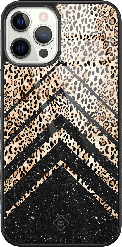 Casimoda® hoesje - Geschikt voor iPhone 12 Pro - Chevron Luipaard - Luxe Hard Case Zwart - Backcover telefoonhoesje - Zwart