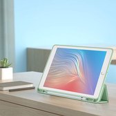 Trifold Phreeze Tablethoes - Geschikt voor iPad 7/8/9 (2019/2020/2021) Hoes - Met Ingebouwde Standaard en Pen Houder - Licht Groen