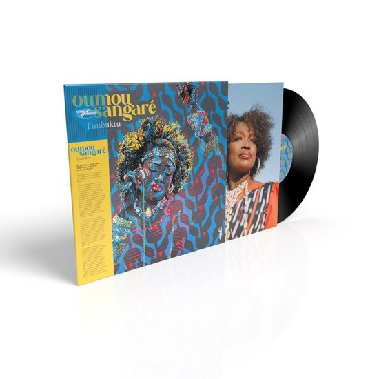 Vinylalbumhoes met Oumou Sangaré op de voorkant en een portret van haar op de achterkant, met het album 'Timbuktu'.