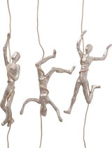 Wanddecoratie Sculptuur klimmende figuren zilver- aluminium - muurdecoratie beeldje hoogte 15 cm SET VAN 3