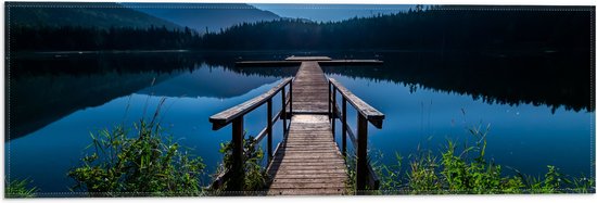 WallClassics - Drapeau - Jetty on Clear Blauw Water - 60x20 cm Photo sur Drapeau Polyester