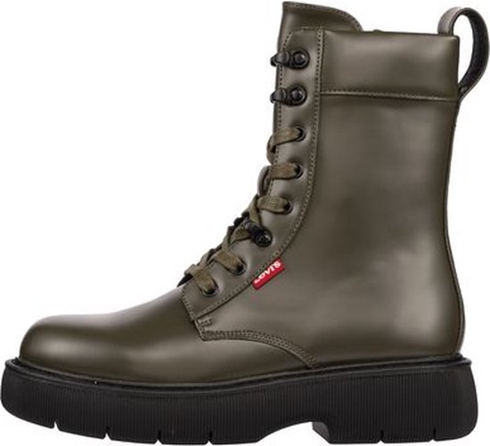 Groene Levi's veterlaars met dikke zool en rood logo.