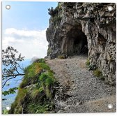 WallClassics - Tuinposter – Grot in de Berg - 50x50 cm Foto op Tuinposter  (wanddecoratie voor buiten en binnen)