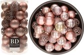 37x stuks kunststof/plastic kerstballen lichtroze (blush pink) 6 cm mix - Onbreekbaar - Kerstboomversiering/kerstversiering