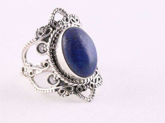 Bewerkte zilveren ring met lapis lazuli - maat 17.5