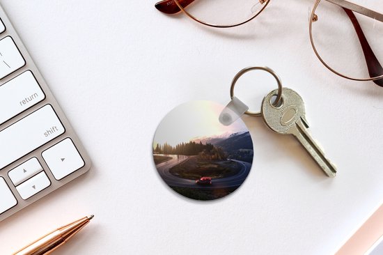 Porte-clés - Ambulance roulant sur route sinueuse - Plastique - Rond