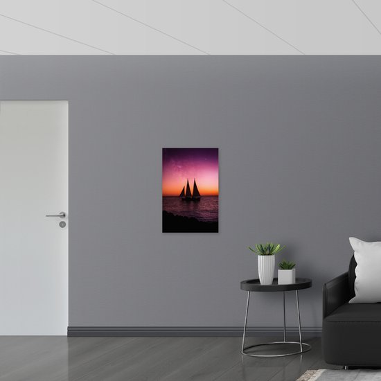 WallClassics - Bois - Groot voilier avec soleil couchant et ciel violet - 50x75 cm - 12 mm d'épaisseur - Photo sur bois (avec système de suspension)