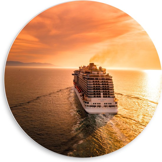 WallClassics - PVC Schuimplaat Muurcirkel - Cruiseschip op Water bij Zachte Zonsondergang - 50x50 cm Foto op Muurcirkel (met ophangsysteem)