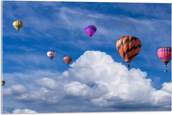 WallClassics - Acrylglas - Gropeje Luchtballonnen bij Witte Wolken - 75x50 cm Foto op Acrylglas (Met Ophangsysteem)