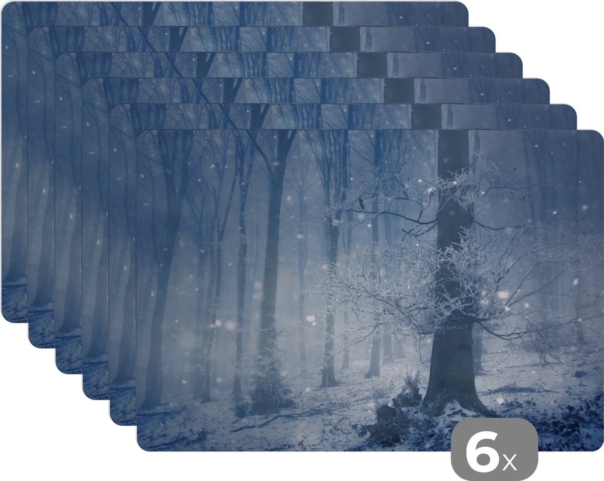 Placemat - Placemats kunststof - Bos - Winter - Sneeuw - 45x30 cm - 6 stuks - Hittebestendig - Anti-Slip - Onderlegger - Afneembaar