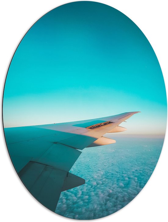 WallClassics - Dibond Ovaal - Witte Vleugel van Vliegtuig boven Schapenwolken - 72x96 cm Foto op Ovaal (Met Ophangsysteem)