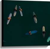 WallClassics - Canvas  - Bovenaanzicht van Groep Surfers op Oceaan - 60x60 cm Foto op Canvas Schilderij (Wanddecoratie op Canvas)