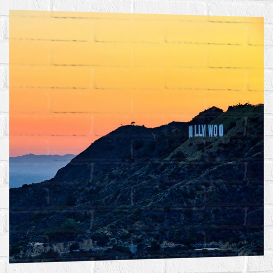 WallClassics - Muursticker - Hollywood Sign met Zonsondergang - 80x80 cm Foto op Muursticker