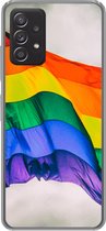 Geschikt voor Samsung Galaxy A53 5G hoesje - Foto van een regenboog vlag - Siliconen Telefoonhoesje