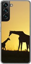 Geschikt voor Samsung Galaxy S22 Plus hoesje - Giraffe - Silhouet - Kalf - Siliconen Telefoonhoesje