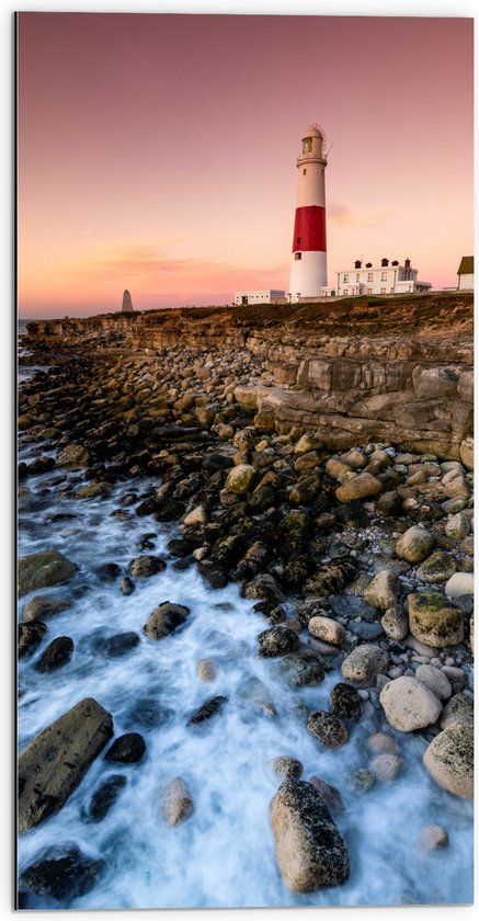 WallClassics - Dibond - Vuurtoren aan de Kust - 50x100 cm Foto op Aluminium (Met Ophangsysteem)