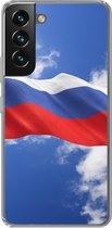 Geschikt voor Samsung Galaxy S22 Plus hoesje - De vlag van Rusland wappert in de lucht - Siliconen Telefoonhoesje