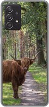 Geschikt voor Samsung Galaxy A53 5G hoesje - Schotse Hooglander - Pad - Boom - Siliconen Telefoonhoesje