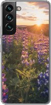 Geschikt voor Samsung Galaxy S22 hoesje - Lupine - Zon - Paars - Siliconen Telefoonhoesje
