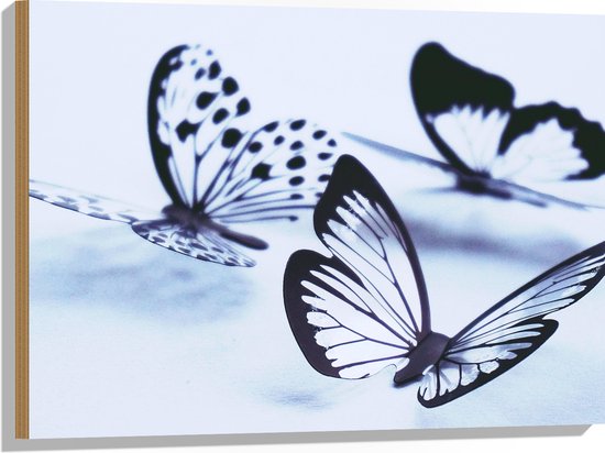 WallClassics - Hout - Zwarte Vlinders op Witte Achtergrond - 80x60 cm - 12 mm dik - Foto op Hout (Met Ophangsysteem)