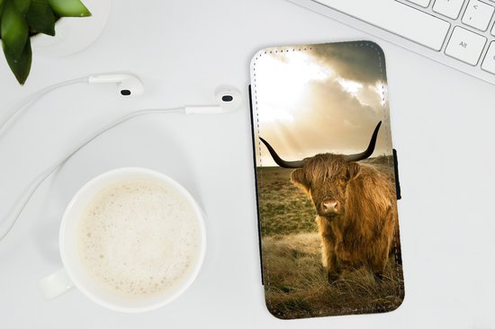 Bookcase pour iPhone 13 Pro Max Bookcase - Highlander écossais - Soleil - Animaux - Avec compartiments - Étui portefeuille avec fermeture magnétique
