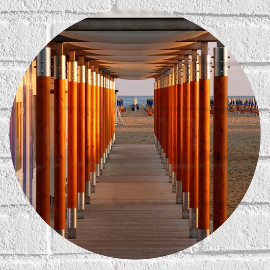 WallClassics - Muursticker Cirkel - Steiger over Strand - 40x40 cm Foto op Muursticker