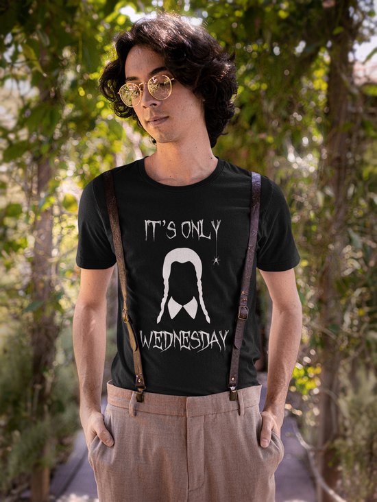 Rick & Rich - Zwart T-shirt - It's only wednesday - The Addams Family - Gothic T-shirt - Wednesday T-shirt - Zwart Wednesday T-shirt - Zwart T-shirt maat S - T-shirt met ronde hals - Wednesday Addams