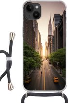 Geschikt voorApple Iphone 14 Plus - Crossbody Case - Straat van New York in de ochtend - Siliconen - Crossbody - Backcover met Koord - Telefoonhoesje met koord - Hoesje met touw