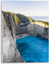 WallClassics - Acrylglas - Navagio Strand in Griekenland - 30x40 cm Foto op Acrylglas (Met Ophangsysteem)